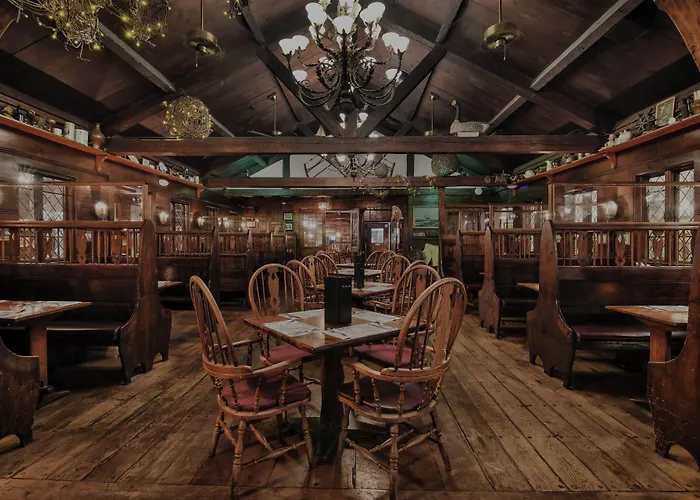 Lamies Inn & The Old Salt Tavern
